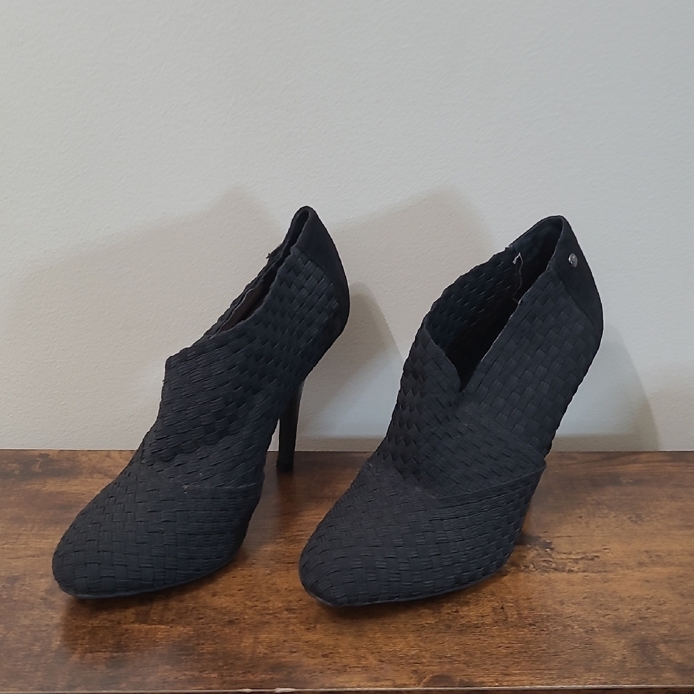 Simply Vera Vera Wang Black Woven Basketweave Stiletto Booties size 8.5